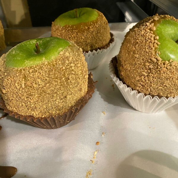 Carmel Peanut Apples