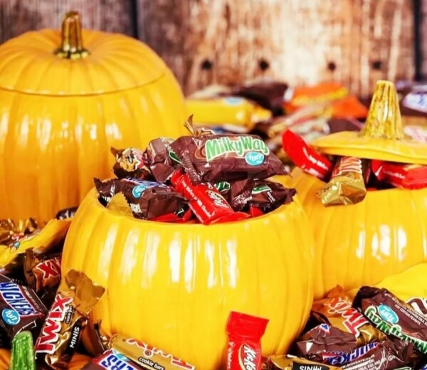 Pumpkin pails with candy